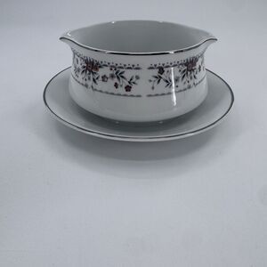 Fine Porcelain China Gravy Boat With Attached Underplate Claremont Fast Shipping